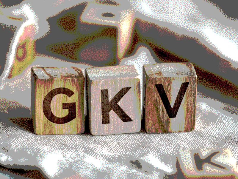 Holzw&uuml;rfel mit den Buchstaben GKV