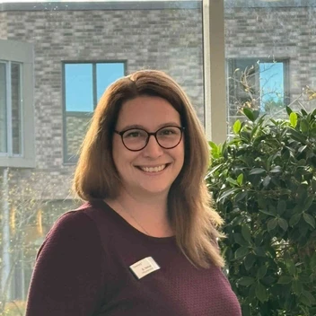 Portraitfoto Kyra Helmer, Pflegedienstleitung