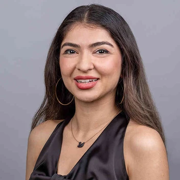 Portraitfoto Arda Sunam, &Auml;rztin