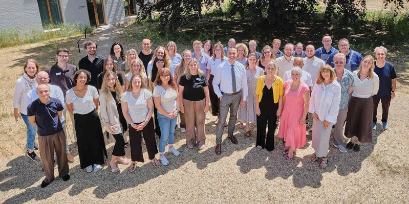 Gruppenbild der Mitarbeiter der Oberberg Somnia Fachklinik K&ouml;ln Herrig